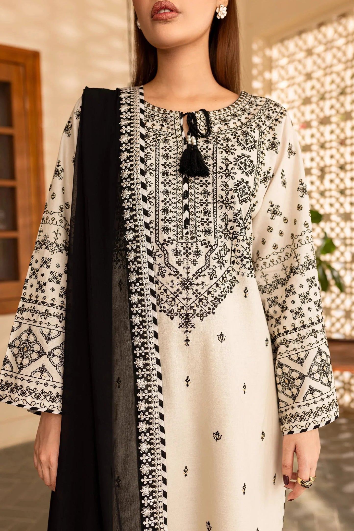 ARFA EMBROIDERED 3-PIECE Stitched Dress.